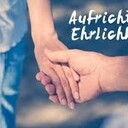 Seien Sie ehrlich!  Sie müssen das, was Sie nach außen vermitteln möchten und von dem Sie andere  Menschen überzeugen wollen, selbst glauben. Erst müssen Sie überzeugt sein, dann  können Sie die Begeisterung für Ihre Idee bei anderen wecken und ein Leader werden.  Dazu gehört auch sich nicht zu verstellen, sondern der zu sein, der Sie sind.  „Wer den Weg der Wahrheit geht, stolpert nicht.“  Mahatma Gandhi